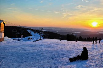 Kinderwanderweg, Rollerbahn, Baumwipfelpfad: Schöneck nimmt neue touristische Vorhaben in den Blick - Traumhafte Wintertage wie dieser sind selten geworden. Was kann die Stadt dagegensetzen? 