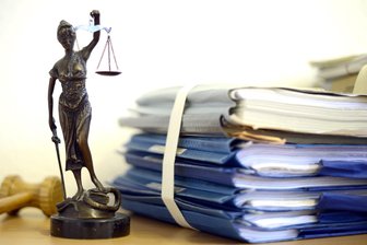 Kinderwunschbehandlung endet tödlich - Ärztin in Chemnitz vor Gericht -