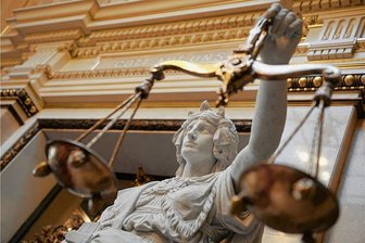 Kindstötung: Hat eine Frau aus Reinsdorf ihr Neugeborenes erstickt? - Auch zu DDR-Zeiten urteilte die Justiz, von politischen Fällen abgesehen, in der Regel nach rechtsstaatlichen Kriterien. 
