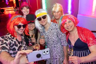 Kino in Flöha, Kunsttreff in Frankenberg und Weiberfasching in ganz Mittelsachsen - Zutritt nur für Damen - ein Bild vom Vorjahr beim Weiberfasching in Freiberg.