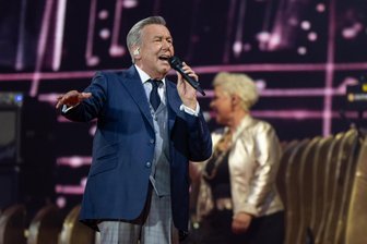 Kinokritik zu Roland Kaisers Konzertfilm: Warum hast du nicht nein gesagt? - Roland Kaiser während seines Konzerts im Juli 2024 in der Red-Bull-Arena in Leipzig.