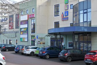 Kinopolis-Komplex in Freiberg: Rewe und Stadt treiben Planungen voran - Der Kinopolis-Komplex an der Chemnitzer Straße in Freiberg soll umgebaut und saniert werden.