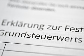Kippt jetzt die Grundsteuer? Zehntausende Sachsen hoffen - In Sachsen sind bislang mehr als 420.000 Einsprüche gegen die Neuberechnung der Grundsteuer bei den Finanzämtern eingelegt worden.