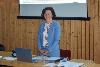 Kirchberg: Bürgermeisterin Dorothee Obst legt Amtseid ab - Kirchbergs Bürgermeisterin Dorothee Obst (Freie Wähler) ist auf der Stadtratssitzung am Dienstag für ihre zweite Amtszeit vereidigt worden.