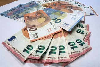 Kirchberg: Falschgeld an Schule sichergestellt - Nur der Aufdruck „prop copy“ lässt hier schnell erkennen, dass es sich um Falschgeld handelt.