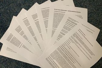 Kirchberg: Offener Brief und offene Warnungen - Der offene Brief mit seinen "12 Schritten aus der Krise". Folgt man dem darin angegebenen Link, kommen weitere 25 Seiten hinzu. 