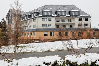 Kirchberger Krankenhaus stellt Akutmedizin ein - gemischte Reaktionen in der Stadt - Das Krankenhaus im Kirchberger Ortsteil Burkersdorf wurde 1996 eröffnet. Seit 2012 gehört es zum Zwickauer Heinrich-Braun-Klinikum. Nun steht eine Neuausrichtung bevor.