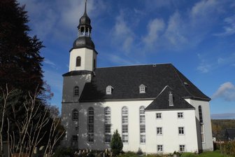 Kirche als Mehrzweckraum? Dieses Gotteshaus im Erzgebirge soll Vorbild für Sachsen werden - Die St. Johanniskirche Niederzwönitz soll saniert und umgebaut werden.