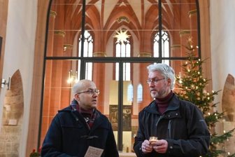 Kirche im Zwiespalt zwischen Evangelium und Pandemiepolitik - Superintendent Frank Manneschmidt (rechts) und der Leiter des Evangelischen Forums, Stephan Tischendorf, in der Jakobikirche.