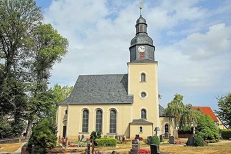 Kirche Lauterbach: Schritt für Schritt zu altem Glanz - Die Kirche in Lauterbach: Die Fassade ist bereits saniert. Im Innenraum sind noch viele Detailarbeiten nötig. 