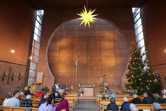Kirche St. Pius X. als Fernsehkulisse: ZDF strahlt Fernsehgottesdienst aus dem „Gebetsreaktor“ Hohenstein-Ernstthal aus - Die markante Kirche St. Pius X. wird am Sonntag zur Fernsehkulisse: Der ZDF-Fernsehgottesdienst wird am 5. Januar aus der katholischen Kirche in Hohenstein-Ernstthal übertragen.