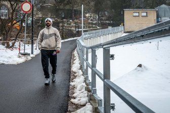Kirchgasse Lunzenau: Kürzerer Schulweg noch mit einer Einschränkung - Die Kirchgasse in Lunzenau hat hier nun wieder ein Geländer.
