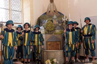 Kirchgemeinde Buchholz feiert Jubiläum „500 Jahre Reformation“ - Die von Buchholzern dargestellte Annaberger Garde sollte vor 500 Jahren den Annabergern den Besuch der reformatorischen Predigten in Buchholz verwehren.