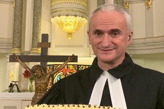 Kirchgemeinde im Erzgebirge hat wieder obersten Hirten – Erster Pfarrreferent in Sachsen tritt Dienst an - Andreas Korb ist neuer Pfarrreferent in Schönheide.