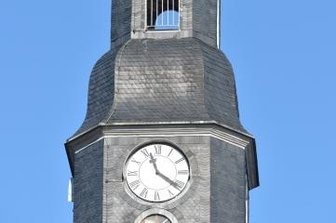 Kirchturmuhr läuft wieder - Die Zeiger der Kirchturmuhr Brand-Erbisdorf laufen wieder.
