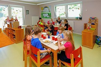 Kita-Beiträge: Mehrheit der Remser Gemeinderäte gegen Erhöhung - Hier schmeckt’s offenbar gut: Mittagessen in der Kindertagesstätte an der Pestalozzistraße in Remse.
