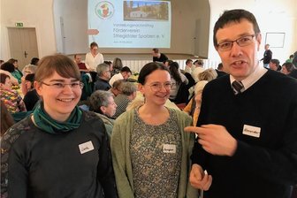 Kita in Bräunsdorf erhält Rückenwind - Luisa Grätz (von links), Monique Hofmann und Alexander Menzer bilden den Vorstand des Fördervereins "Striegistaler Spatzen". Ziel ist es, die gleichnamige Kindertagesstätte in Bräunsdorf zu unterstützen. 