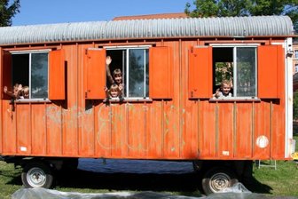 Kita-Kinder bekommen wieder einen Bauwagen für ihre Wald-Tage -