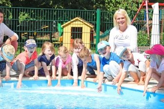 Kita Regenbogen in Fraureuth hat eigenen Pool zur Erfrischung - 