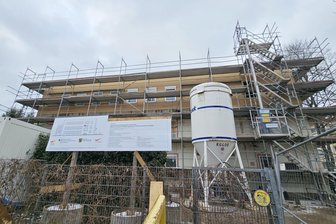 Kita „Tausendfüßler“ in Zwickau: Nach neuem Dachgeschoss beginnt der Innenausbau - Die Kita „Tausendfüßler“ in Marienthal erhält ein weiteres Stockwerk.