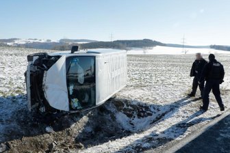 Klaffenbach: Transporter landet auf Feld -