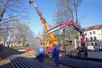 Klangkäfig für 25 Porzellanglocken hält Einzug auf Schumannplatz - 