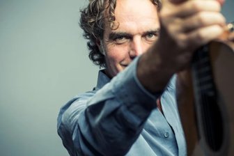 Klangkunst: International bekannter Gitarrist Falk Zenker wieder in Hainichen zu Gast - Der Gitarrist Falk Zenker gastiert im Gellert-Museum in Hainichen.