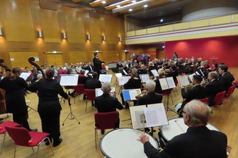 Klangvolle Momente: Werdau erlebt zwei besondere Konzerte - Die Musiker des Collegium Musicum während eines Auftritts in der Werdauer Stadthalle.