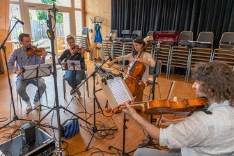 Klassik-Album von Quartett aus Rodewisch - Das Archos Quartet bei den Aufnahmen in Rodewisch, von links nach rechts: Filip Jeska (Violine 1), Maria Odvody (Violine 2), Francesca Fiore (Cello) und Radenko Wilmers (Viola).