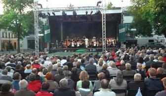 Klassik-Nacht: Verdi, Elvis und eine Fußballhymne - 
              <p class="artikelinhalt">Wenn der Neumarkt zum Konzertsaal wird: Am Sonnabend erlebt Auerbach die Premiere der Klassik-Nacht.</p>
            
