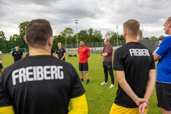 Klassischer Fehlstart: Freiberger Fußballer verlieren erstes Testspiel deutlich - Erster Rückschlag: Für den neuen BSC-Trainer Nils Hähner und sein Team gab es in Freital ein 1:7.