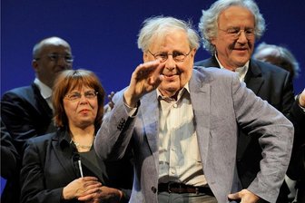 Klaus Wagenbach: Verleger mit Herzklausel und Schlagring ist tot - Der Verleger Klaus Wagenbach (Mitte) im Rahmen einer Matinee anlässlich seines 80. Geburtstages im Berliner Ensemble.