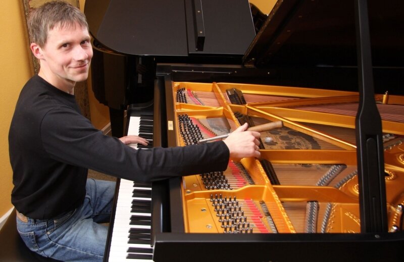 Klavierbaumeister Klaus Bayer