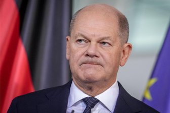 „Klebe-Olaf“, „Koma-Kanzler“, „Resterampe“: Diese Spitznamen gibt‘s jetzt für Kanzler Scholz und die übrige Regierung - Hat derzeit wenig zu lachen: Bundeskanzler Olaf Scholz (SPD).