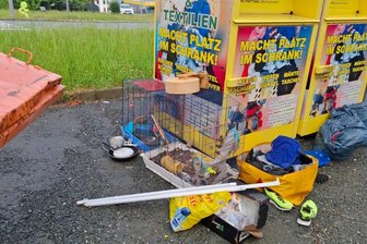 Kleidercontainer im Vogtland als Müllhalde: Hier lagen sogar tote Hamster - Kleidercontainer sind keine Müllhalden, werden von Unvernünftigen aber oft dazu gemacht.