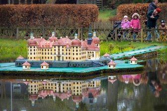 Klein-Erzgebirge: So geht es jetzt weiter - Schloss Moritzburg erbauten die Ehrenamtlichen vom Klein-Erzgebirge e.V. in diesem Jahr neu. Der Park öffnete Karfreitag und ist bis Oktober geöffnet. Unklar ist weiterhin die Zukunft von Park und Haus.