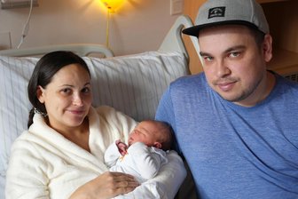Kleine Anna kommt bei 1000. Geburt des Jahres im Klinikum Chemnitz zur Welt - Mama Maria und Papa Alexander sind nun stolze zweifache Eltern.