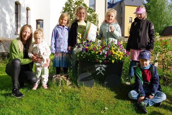 Kleine Kinder, große Wirkung: Diese Kita im Erzgebirge erhält Nachhaltigkeitspreis - Die Kinder in Schneeberg freuen sich über die Auszeichnung des Kultusministeriums.