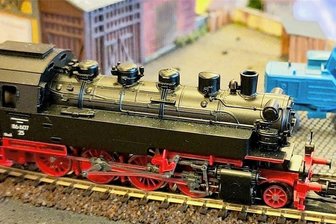 Kleine Modellbahn auf großer Spur -