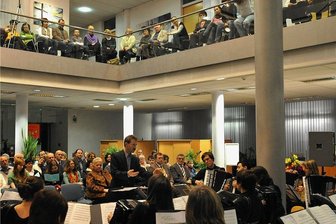 Kleine Tage der Harmonika in Klingenthal erleben ihre 50. Auflage - In den 50 Jahren des Klingenthaler Nachwuchswettbewerbes "Kleine Tage der Harmonika" gab es viele Höhepunkte. Dazu gehörte auch das Konzert des Akkordeonorchesters Leipzig (Foto) unter Leitung von Eduard Funkner 2009 in den Räumen der Sparkasse Vogtland. 