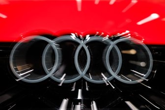 Kleine Ursache führt in Rosenbach zu Verkehrsunfall mit hohem Schaden - Zwei Audi waren am Freitagabend in einen Unfall verwickelt.