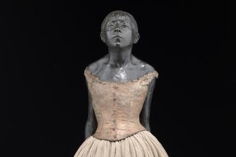 Edgar Degas, Kleine vierzehnjährige Tänzerin, um 1880, ist in alter, neuer Schönheit ab 8. August wieder in Dresden zu sehen.