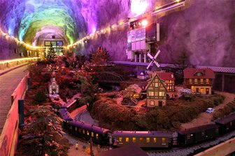 Kleine Züge im großen Tunnel: Modelleisenbahner laden zu ihrer Schau in Schwarzenberg ein - Mehrere Anlagen mit Modelleisenbahnen unterschiedlicher Spurweite sind im alten Eisenbahntunnel zu sehen.