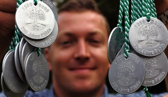 Plaketten für die 750-Jahr-Feier