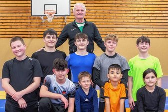 Kleiner Verein ganz groß - RSV-Trainer Peter Morgner ist stolz auf seine Schützlinge: Rasul Abdurashidov, Islam Abdurashidov, Richard Brand und Magomed Abdurashidov (hinten von links); Paul Schneider, Mohamed Khadour, Wilhelm Brand, Nimar Papai und Milana Abdurashidova (vorn von links).