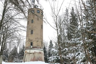Kleiner vogtländischer Ort will sein Gütesiegel verteidigen - Mit dem Pfund will Schnarrtanne wuchern: der Carlsturm im Wald bei Bad Reiboldsgrün.