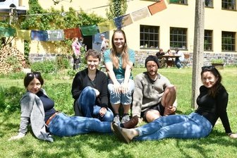 Kleines Filmfest macht Lust auf mehr - Sie bringen mit "Waldflimmern" Kino aufs Land: die Organisatoren Katrin Unger, Dani Barsch, Tabea Mach, René Eckert und Anna Unger (von links).