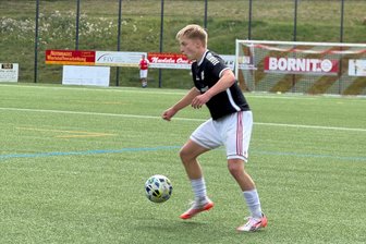 Kleines Fußballmärchen beim SV Hartenstein-Zschocken: Die besondere Geschichte eines Premieren-Dreierpacks - Kevin Metzig vom SV Hartenstein-Zschocken ist der „Spieler der Woche“ in der Fußball-Westsachsenliga.