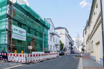 Kleines Haus, große Geschichte: Was Plauens Vielsanierer an der Bergstraße plant - In direkter Nachbarschaft zum ehemaligen Sachsendruck an der Bergstraße hat Sanierer Frank Müller sein neuestes Projekt gestartet: Das älteste Haus, das er je saniert hat, hat rund 150 Jahre auf dem Buckel.