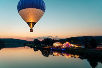 Kleinod am Mulderadweg: Bei Leisnig starten bald erste Ballonfahrten - In wenigen Tagen soll am Strandhaus Westewitz ein Heißluftballon auf Fahrt gehen.